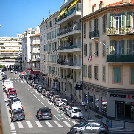 110 M2 Family, 3 Bedrooms Ac And Terrace 8 Min Away Appartement Nice