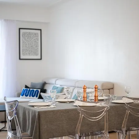 110 M2 Family, 3 Bedrooms Ac And Terrace 8 Min Away شقة