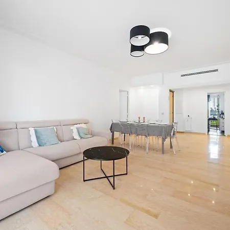 110 M2 Family, 3 Bedrooms Ac And Terrace 8 Min Away Appartement *