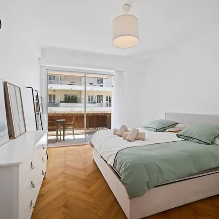 110 M2 Family, 3 Bedrooms Ac And Terrace 8 Min Away Appartement Nice