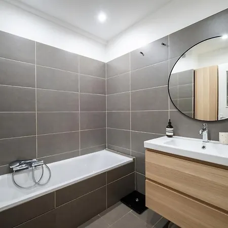 110 M2 Family, 3 Bedrooms Ac And Terrace 8 Min Away Appartement
