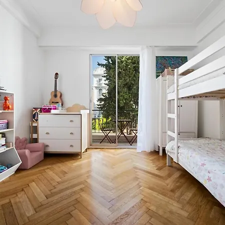 شقة 110 M2 Family, 3 Bedrooms Ac And Terrace 8 Min Away نيس